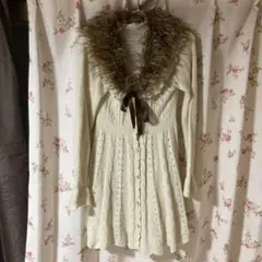 axes femme アイボリー ファー付きカーディガン