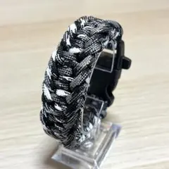 パラコードブレスレット（内周約17cm、幅約3cm ）