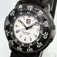 【稼動/美品】ルミノックス NAVY SEAL 腕時計 ホワイト×ブラックのサムネイル