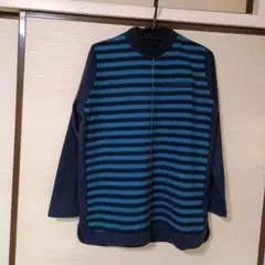 青と黒のストライプ ハイネック長袖トップス