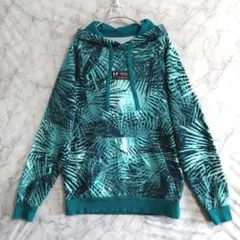 ★48　UNDERARMOUR　スウェットパーカ　SM　緑　自然柄　US古着のサムネイル