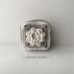 かぎ編み ファスナー　ポーチ　グラニースクエア　ライトグレー　レトロ