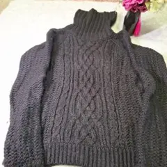 COMME CA ISM黒 ケーブル編み タートルネックニット