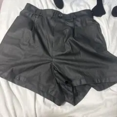 合成皮革 ブラック ショートパンツ Mサイズ