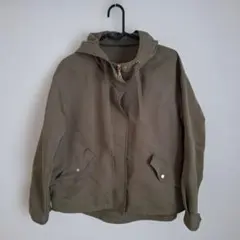 GU　マウンテンパーカー　カーキ　Mサイズ