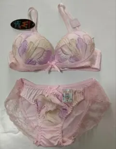 パット厚手　ピンク　sanei 花柄刺繍 ブラジャーショーツセット M　B70