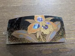 帯留め 花模様 黒色