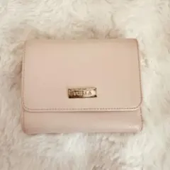 【美品】FURLA ピンクベージュ 折り財布 合成皮革