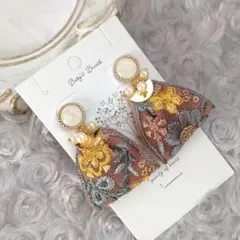 ☘インド刺繍リボンとアンティーク風カボションのピアス☘イヤリング変更可 大ぶり