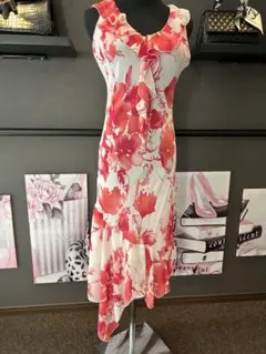 フリル付き　赤白花柄　マキシドレス