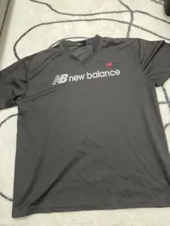 New Balance Vネック Tシャツ ブラックのサムネイル