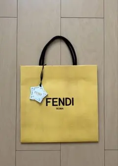 FENDI 紙袋　ショッパー　黄色　星型　チャームのサムネイル