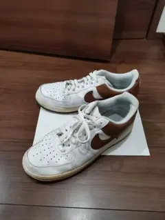 NIKE AIR FORCE 1（ナイキ エアフォースワン）LOW　白×ブラウン