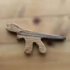 木の恐竜　高さ8cm横14cm