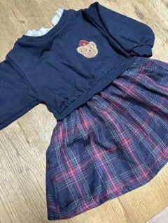 クマ刺繍付きネイビーのワンピース