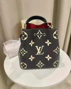 ブラック ハンドバッグ