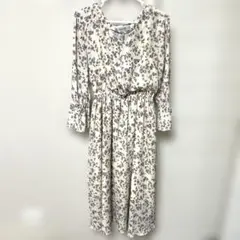 新品タグ付き Rirandture 花柄ワンピースのサムネイル