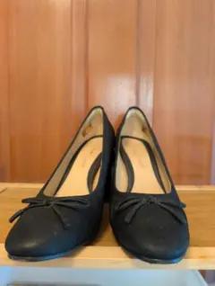 Clarks パンプス ブラック リボンのサムネイル