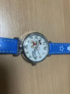 ミッキーマウス キャラクター時計 青です。
