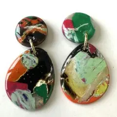 6305 グリーンオレンジピンクブラックマーブルピアス