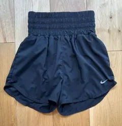 Nike ブラックショートパンツ　XS