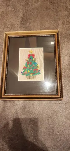 クリスマスツリー刺繍 フォトフレーム ゴールドA4くらいのサイズです