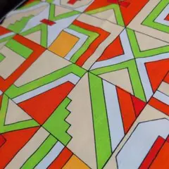 生地 端切れ 幾何学模様 サイケデリック レトロポップ ②