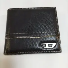 【800】DIESEL 黒い二つ折り財布 合成皮革 4カードポケット