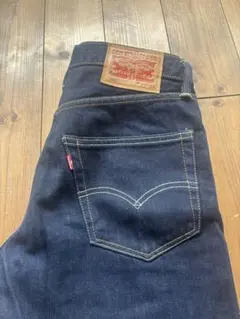 Levi's ダークブルー ストレートジーンズ