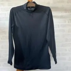 アンダーアーマー　長袖インナー　ブラック　サイズSM