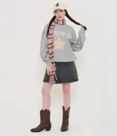 ユニセックス ロゴスウェット TINA：JOJUN