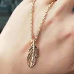 ネックレス　チョーカー　リーフ（葉）　ハワイアン　ゴールド　シンプル　男女兼用