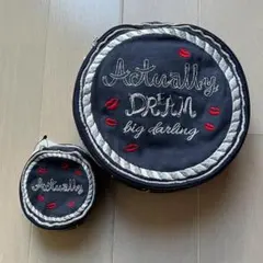 【新品】刺繍入りラウンドメイクポーチ　２個セットのサムネイル