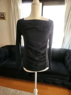 スクエアネック