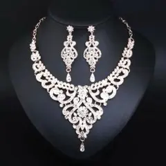 ローズゴールドビジューネックレス イヤリング加工 キラキラ ゴージャス 高見え