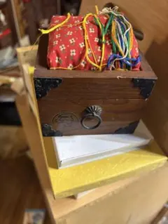 木製の引き出し付き小物入れ