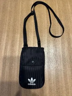 ち*ー様 adidas ブラック スマホショルダーバッグ