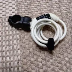 【番号不明ジャンク】自転車用 ダイヤル式ワイヤーロック 4桁 ホワイトのサムネイル