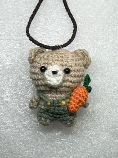 くまのあみぐるみキーホルダー 小さめ ハンドメイド にんじん付き