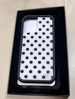 Wildflower iPhone17 ケース ドット柄のサムネイル