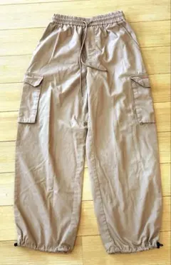 GU カーゴパンツ ベージュ〜ブラウン　Sサイズのサムネイル