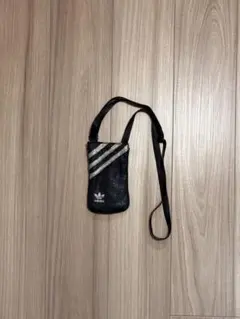 adidas ブラック ショルダーバッグ