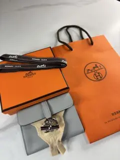 エルメス エプソン 新品未使用 金具シール付 二つ折り財布 - メルカリ
