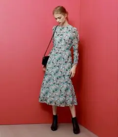 極美品 ルルウィルビー パネルフラワータックギャザーワンピース