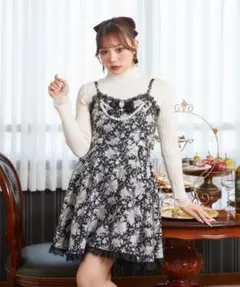 ROJITA フリーサイズ黒と白の花柄キャミワンピース