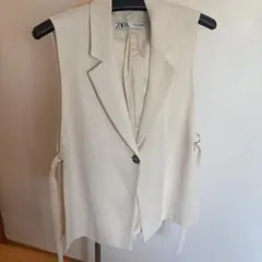 ZARA ノースリーブ テーラードベスト ホワイトのサムネイル