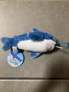 ぶるぶる ふわふわサメ ぬいぐるみ マスコット カラビナ付きのサムネイル