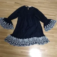 刺繍入りフレアスリーブ長袖チュニック ブラックのサムネイル