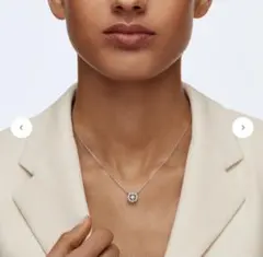 SWAROVSKI ネックレス　ダンシングストーン