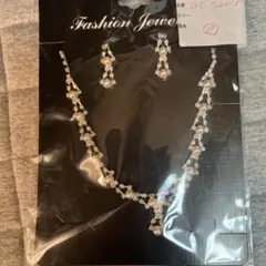 パールクリスタルネックレスとピアスセット